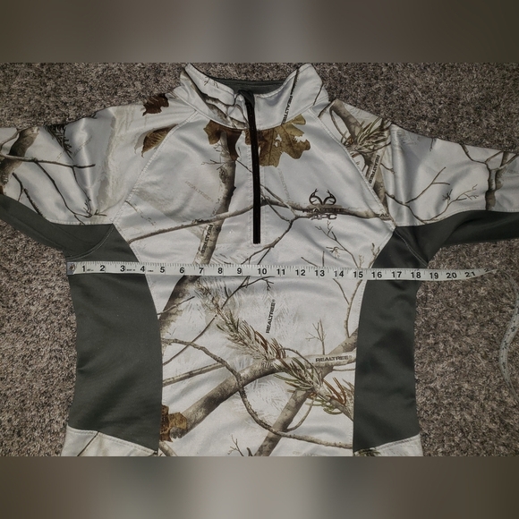 Realtree| Camouflage Midweight 1/4 Zip Pullover - Picture 2 of 9